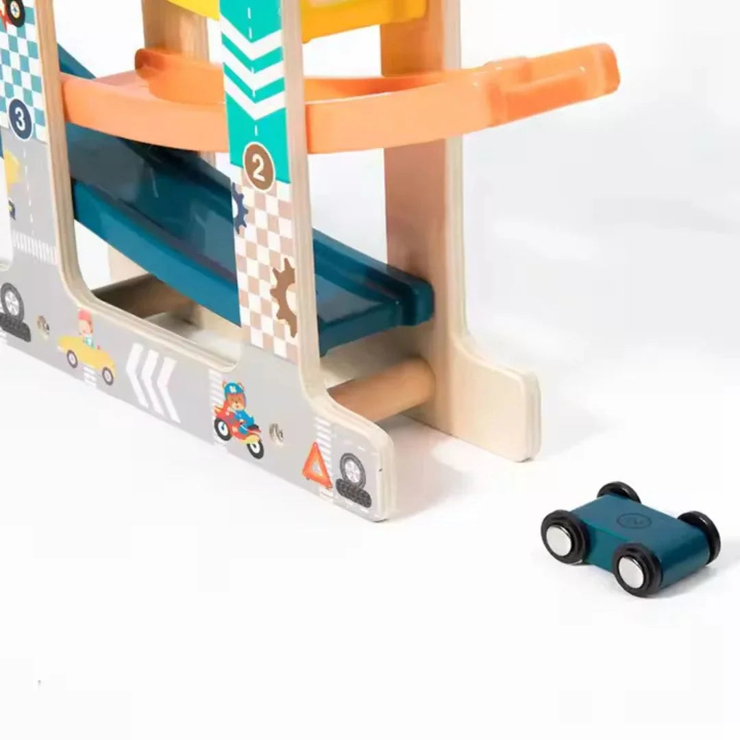 Holzauto-Rampe – Spannendes Rollabenteuer für Kinder