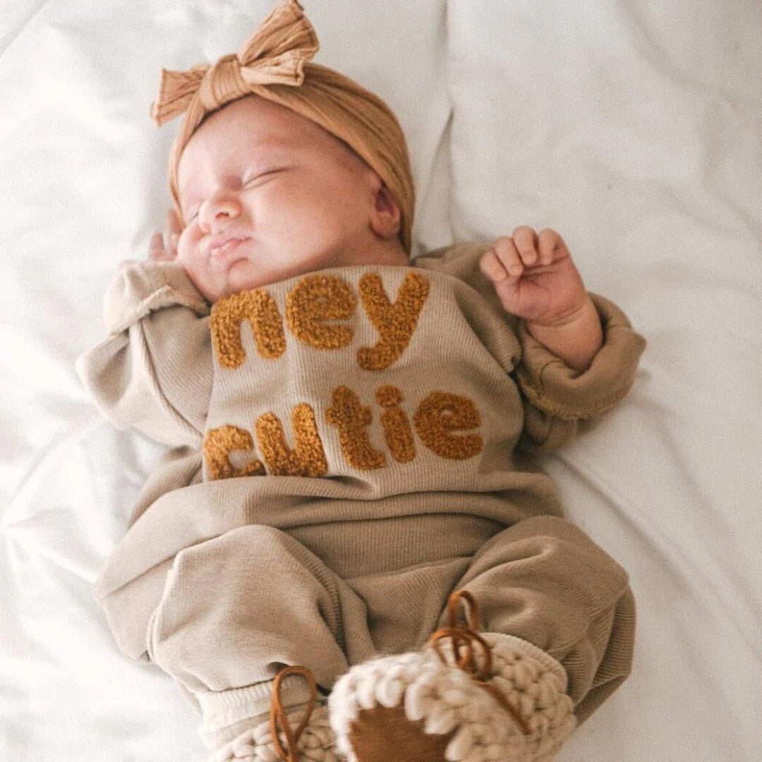Babykleidungsset: Langarmshirt und Hose