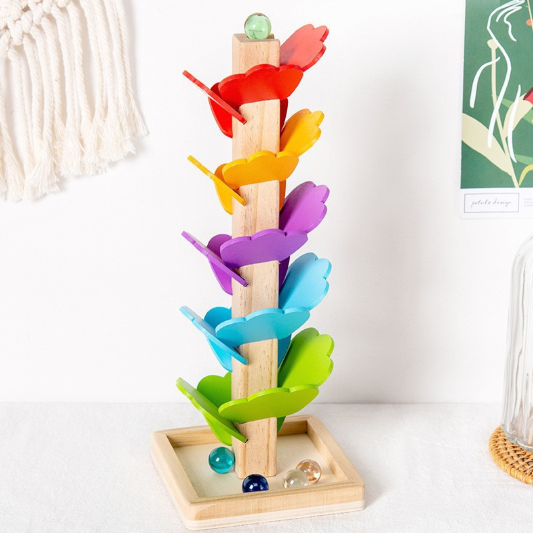 Bunter Holzballbahn-Turm für Kinder – Inklusive Bälle