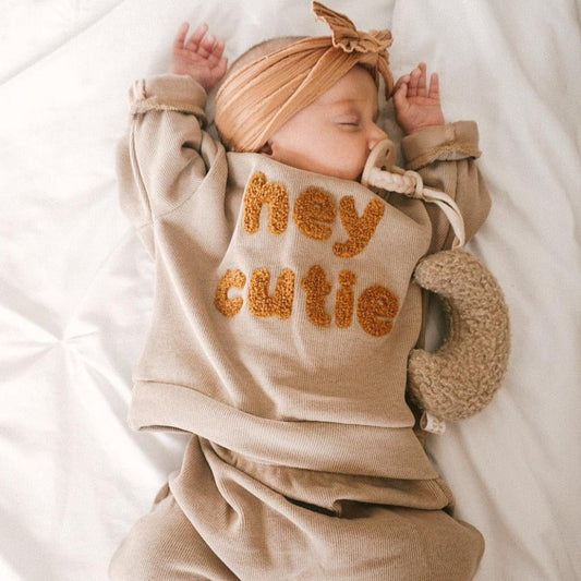 Babykleidungsset: Langarmshirt und Hose