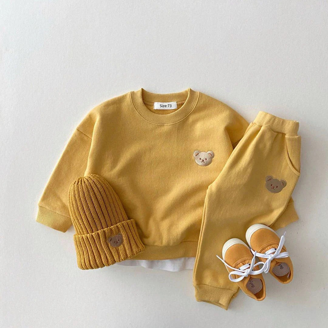 Babys Jogging-Outfit: Sweatshirt, Hose und Mütze
