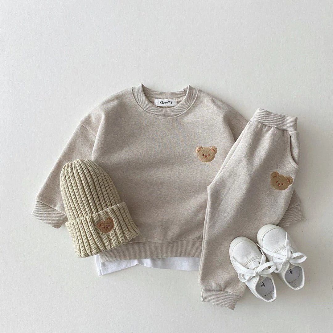 Babys Jogging-Outfit: Sweatshirt, Hose und Mütze