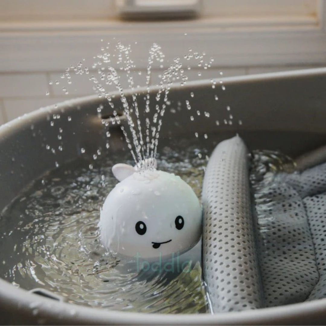 Wal Wasser Sprüher Badspielzeug