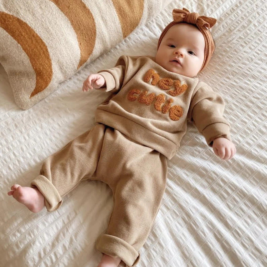 Babykleidungsset: Langarmshirt und Hose