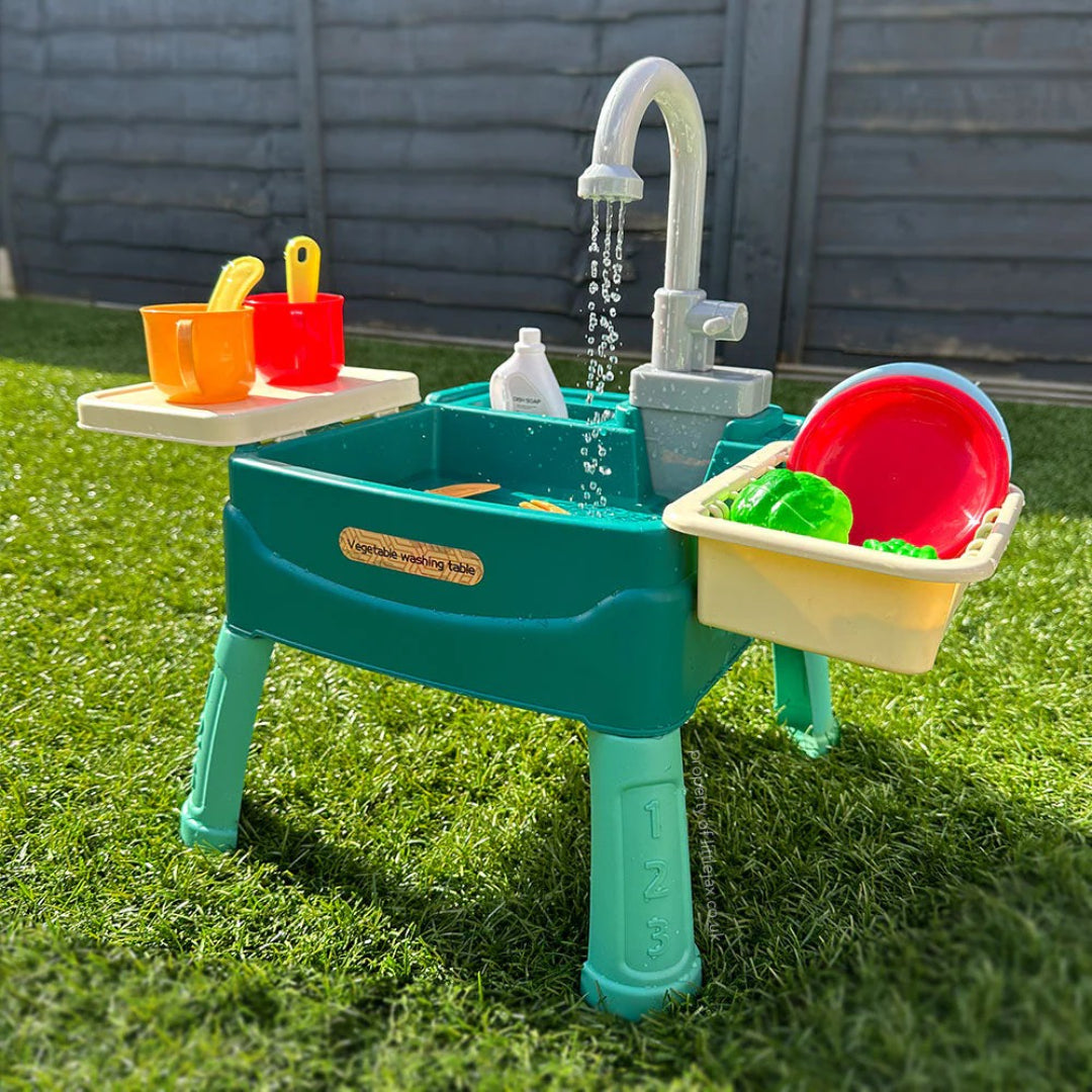 Kinder-Spielküche mit funktionierendem Wasserhahn
